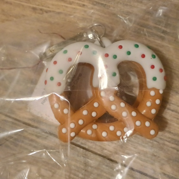 Bath & Body Works Other - Bath & Body Works Hand Sanitizer  Holder Chocolate Covered Pretzel New